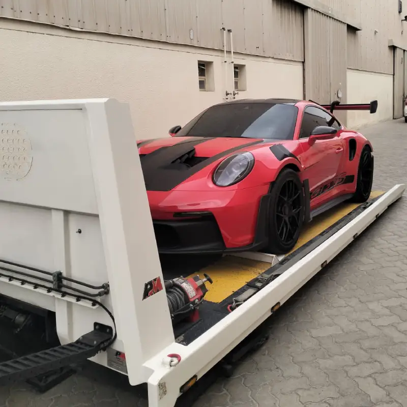 Vehicle recovery from a Jumeirah residential street
